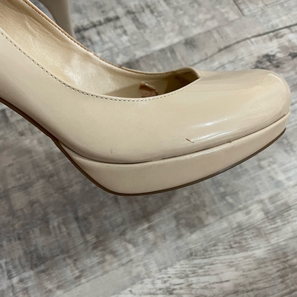 Marc Fisher round toe patent pumps - Picture 4 of 7